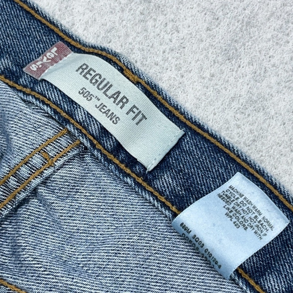 Vintage Levis 505 Jeans Men 36x32 Straight Leg Regular Fit Med Wash Y2K 2003 - Picture 4 of 14